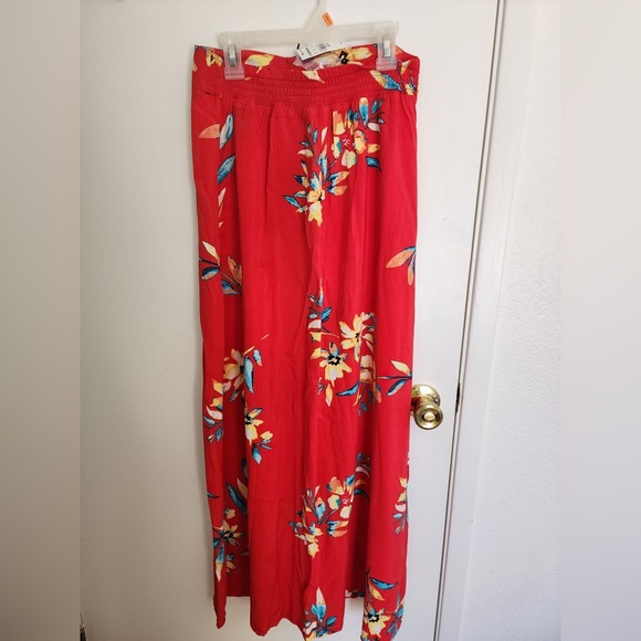 Front slit red maxi skirt in XS - Picture 2 of 6
